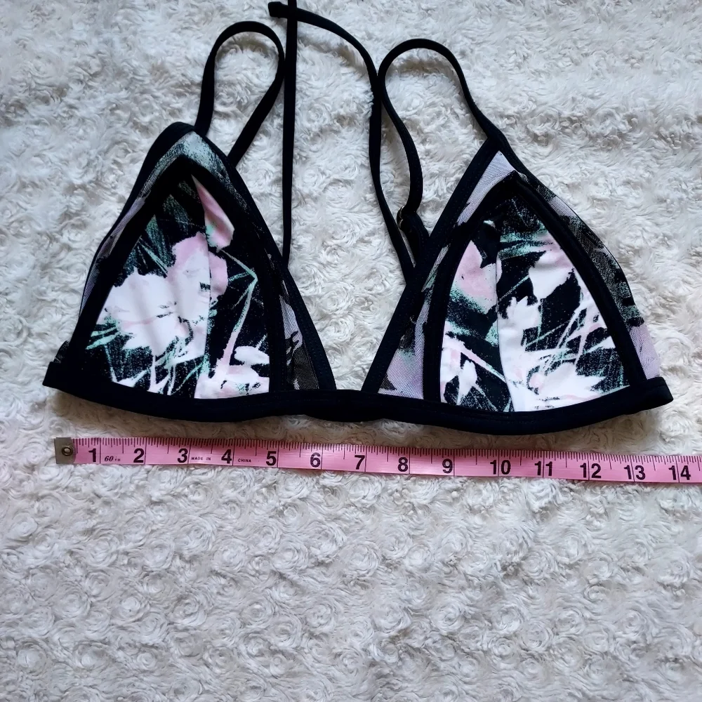 Black floral partly sheer bikini top Beach Vacation Tropical Resort Pool Summer - Picture 3 of 4